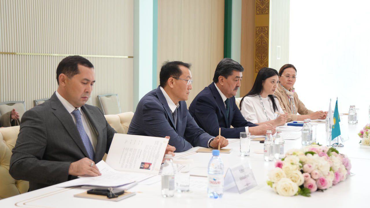 Дүниежүзілік метеорологиялық ұйымының Бас хатшысы Селеста Сауло Экология министрі Ерлан Нысанбаевпен кездесті